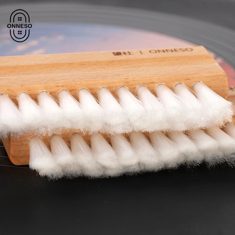 Natural Beech Handle Soft bristle Anti-static Record Cleaner