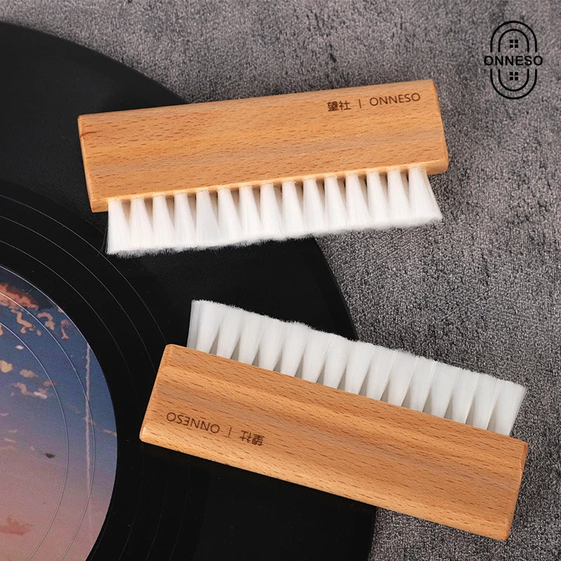 Natural Beech Handle Soft bristle Anti-static Record Cleaner