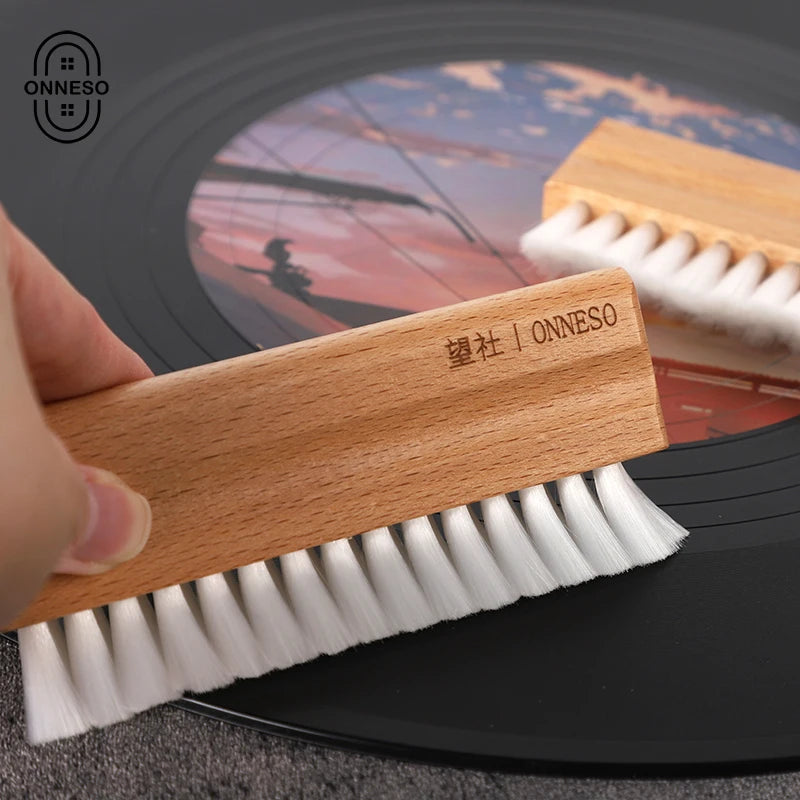 Natural Beech Handle Soft bristle Anti-static Record Cleaner
